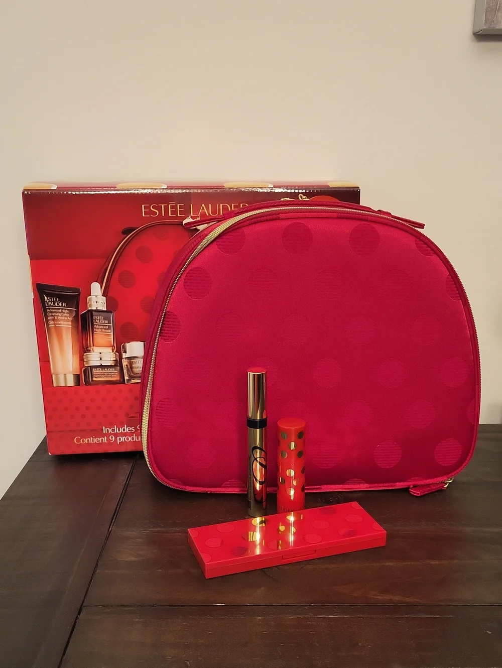 Estee Lauder 4 Pc Set, Train Case, Eye shadow Pallette, Mascara, Blush Stick